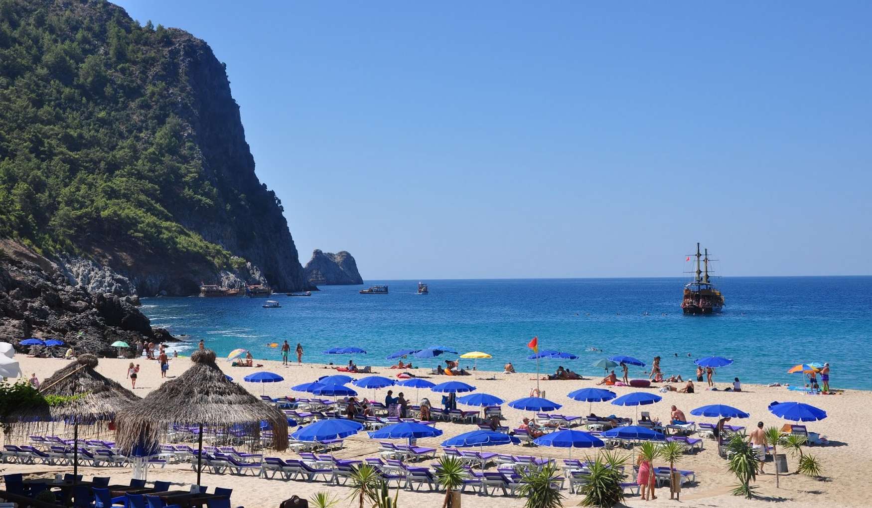 Скалистые бухты у пещеры Дамлаташ