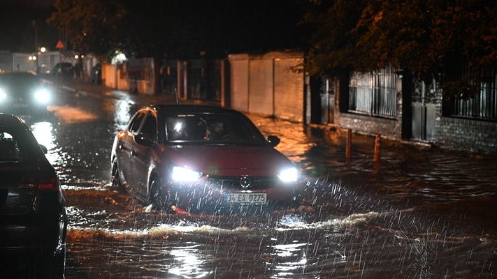 Heavy Rains Flood Istanbul Streets, Disrupt Daily Life