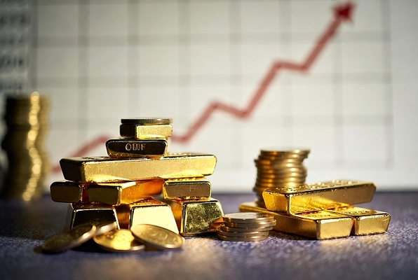 Gold Prices Rise Again Amid Geopolitical Tensions and Dollar Dip