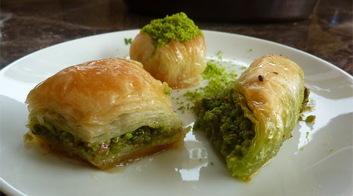 Turkish Baklava Makers Work Around the Clock to Meet Ramadan Demand