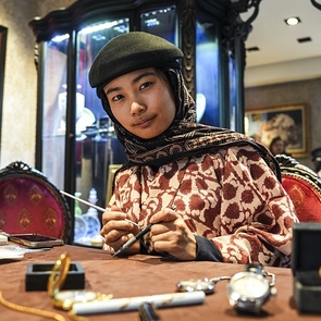 Japanese Artist Blends Seljuk & Japanese Art in Istanbul