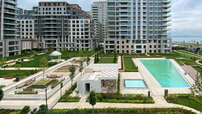 2+1 apartment with sea view in Istanbul