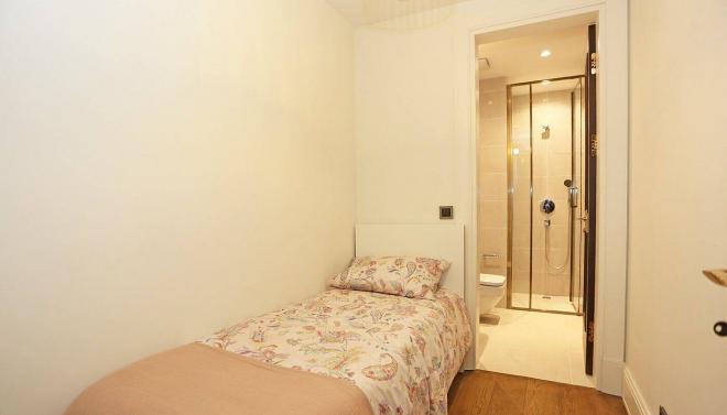 2+1 apartment with sea view in Istanbul