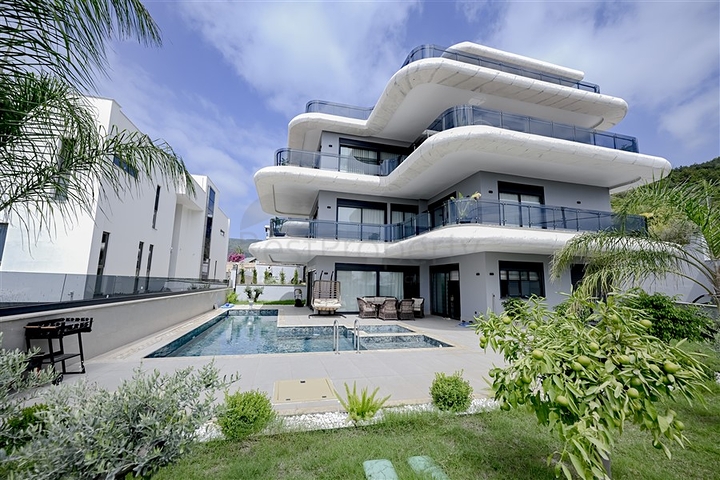 Villa in a unique location in the heart of Alanya