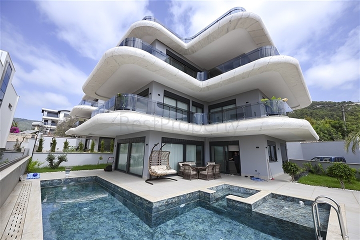 Villa in a unique location in the heart of Alanya