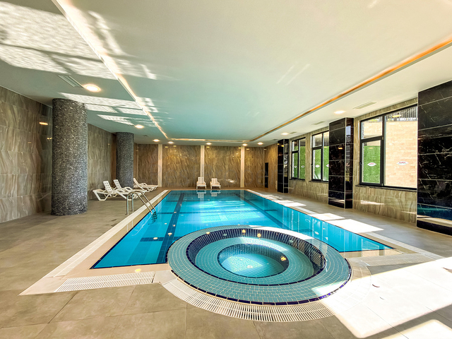 One-bedroom apartment in a hotel-type complex