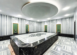 One-bedroom apartment in a hotel-type complex