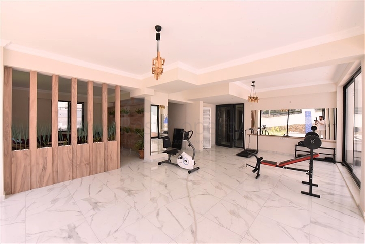 1+1 apartment in an attractive complex in Tosmur district 