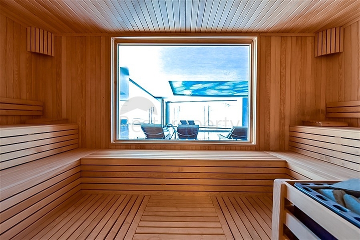 Apartment in a premium complex on the first line 