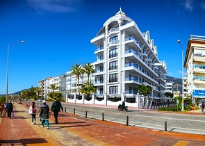 Apartment in a premium complex on the first line 