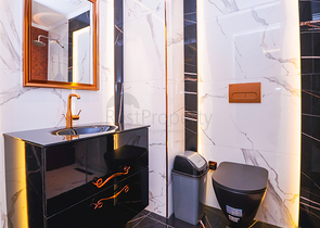 Apartment in a premium complex on the first line 