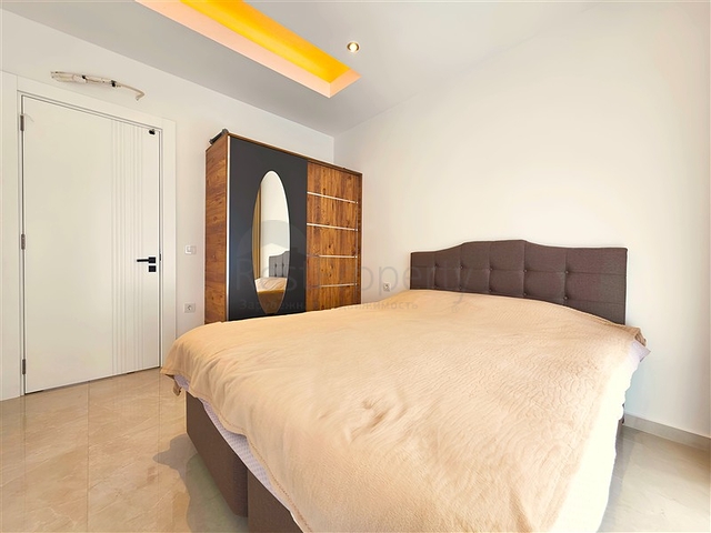 1+1 sea view apartment in the center of Alanya