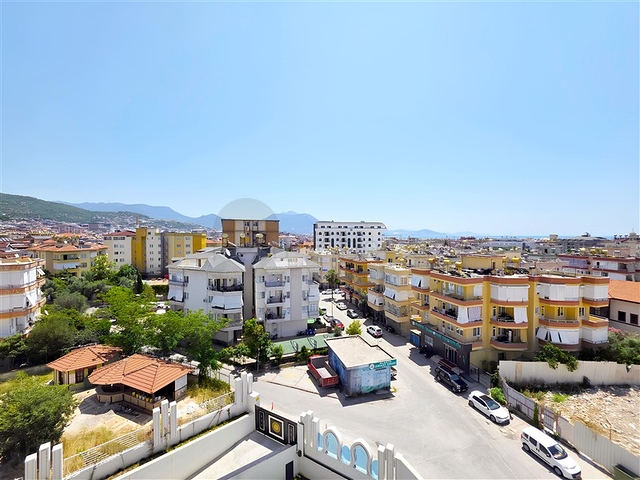 1+1 sea view apartment in the center of Alanya