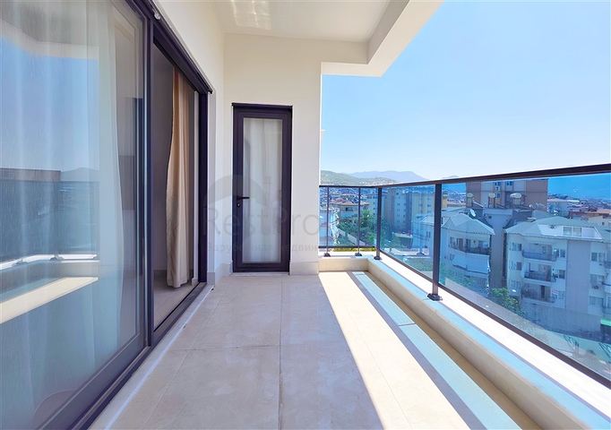 1+1 sea view apartment in the center of Alanya