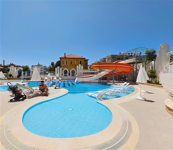 1+1 sea view apartment in the center of Alanya