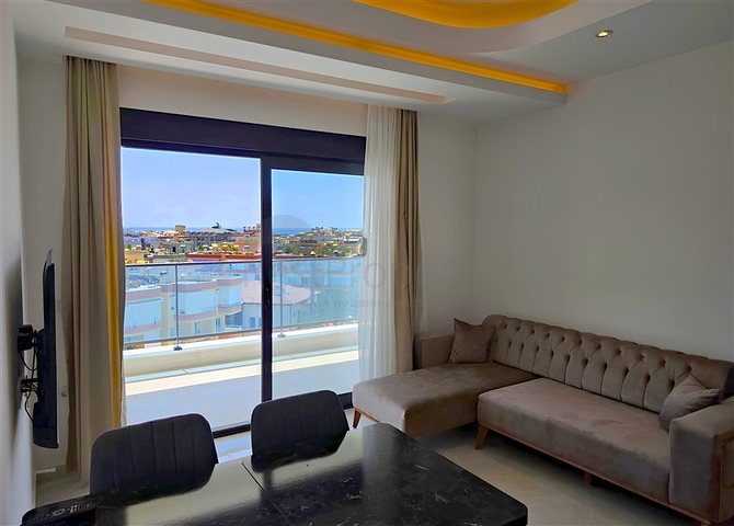 1+1 sea view apartment in the center of Alanya