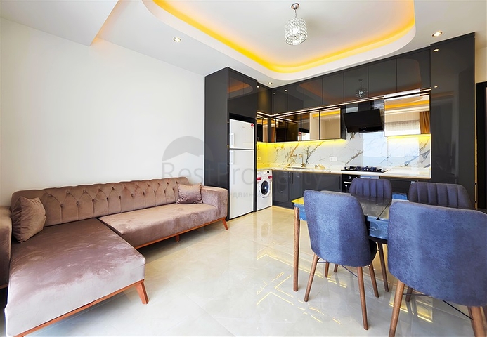 1+1 sea view apartment in the center of Alanya