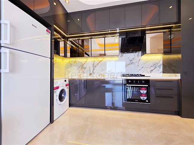 1+1 sea view apartment in the center of Alanya