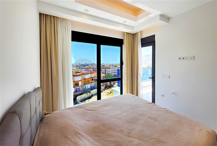 1+1 sea view apartment in the center of Alanya