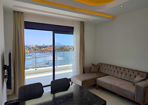 1+1 sea view apartment in the center of Alanya