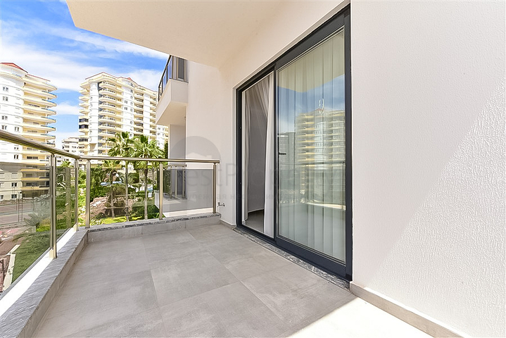 Furnished 1+1 Apartment in Mahmutlar, Alanya with Pool