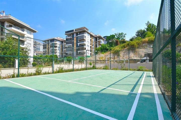 Spacious 4+1 apartment in an excellent location in Oba/Alanya