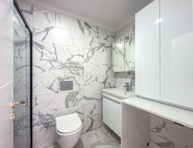 One-bedroom apartment in a new complex in Oba district