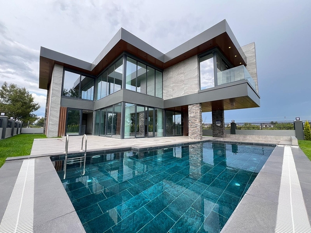 4+1 villa in Doshemealti - Antalya area 