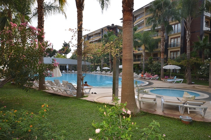 Luxury property next to the sea and beach: Selcuklu Konaklari project in Alanya