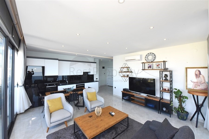 Two-bedroom apartment with panoramic sea view