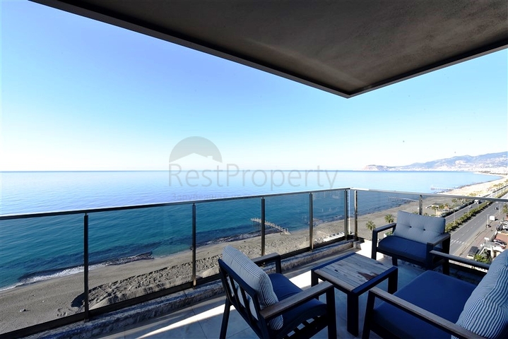 Two-bedroom apartment with panoramic sea view