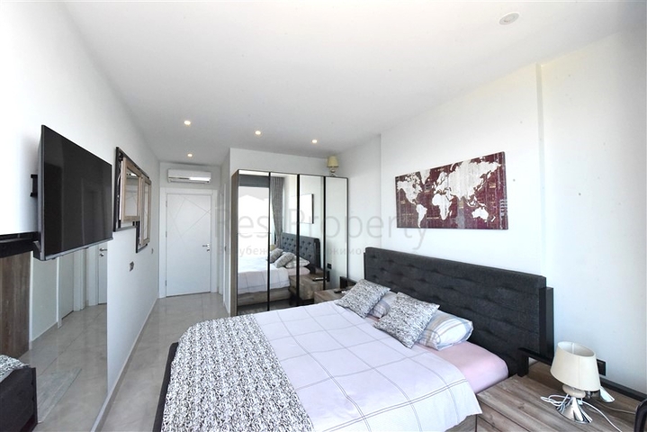 Two-bedroom apartment with panoramic sea view