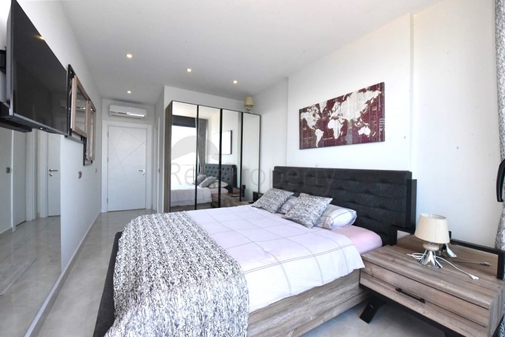 Two-bedroom apartment with panoramic sea view