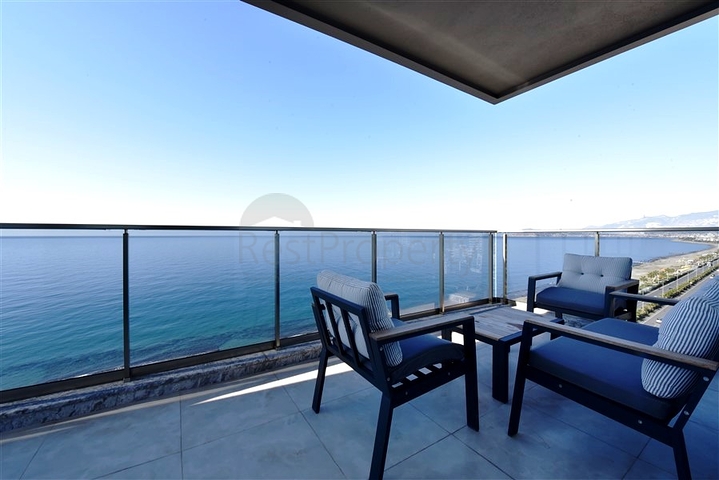 Two-bedroom apartment with panoramic sea view