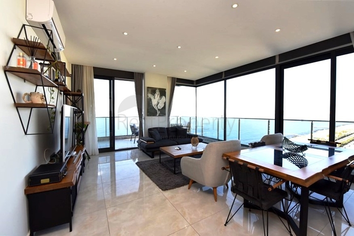 Two-bedroom apartment with panoramic sea view