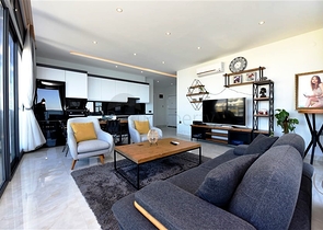 Two-bedroom apartment with panoramic sea view