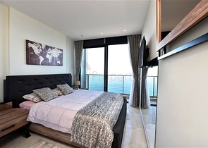 Two-bedroom apartment with panoramic sea view