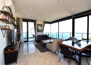 Two-bedroom apartment with panoramic sea view