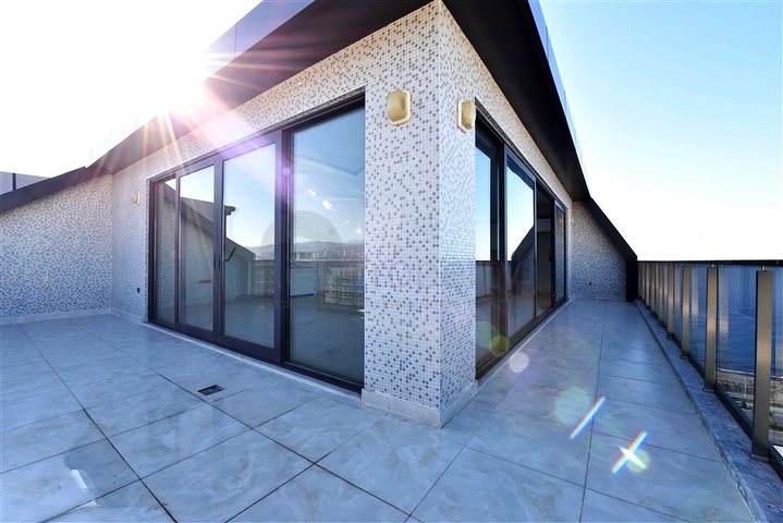 Huge 3+1 view apartment on the first coastline