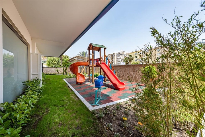 Huge 3+1 view apartment on the first coastline