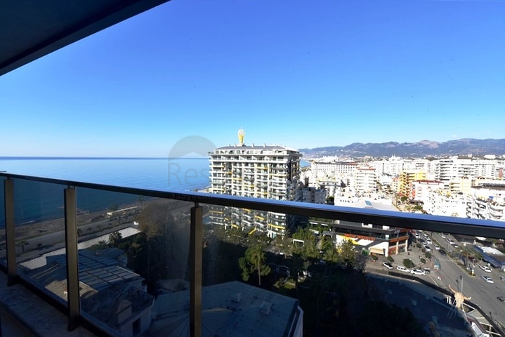 Huge 3+1 view apartment on the first coastline