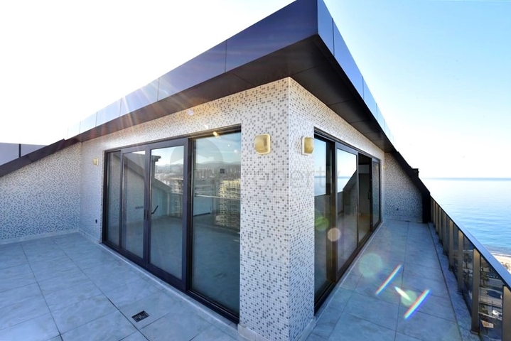 Huge 3+1 view apartment on the first coastline