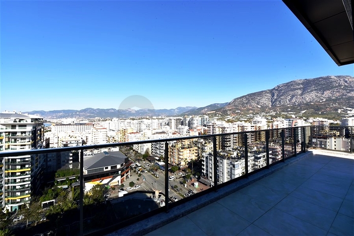 Huge 3+1 view apartment on the first coastline