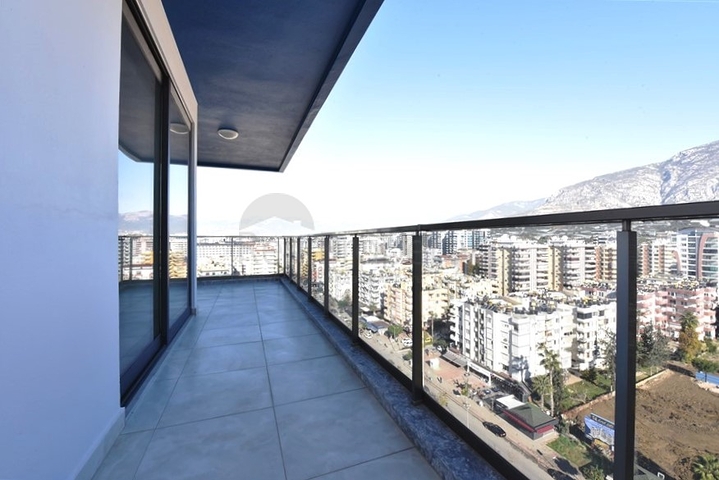 Huge 3+1 view apartment on the first coastline