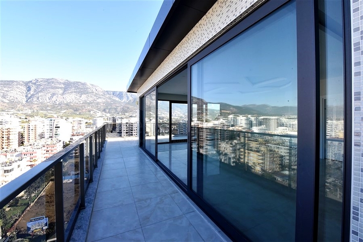 Huge 3+1 view apartment on the first coastline