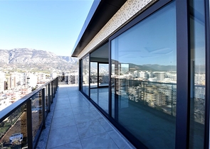 Huge 3+1 view apartment on the first coastline