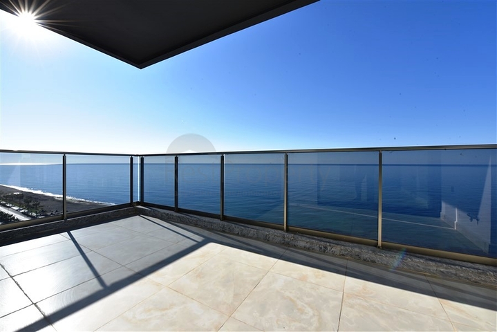 2+1 apartment with panoramic sea view in Mahmutlar area