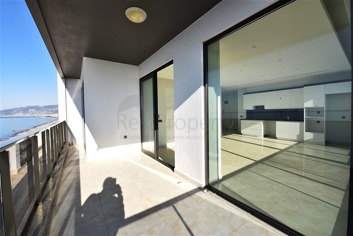 2+1 apartment with panoramic sea view in Mahmutlar area