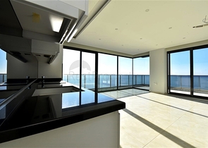 2+1 apartment with panoramic sea view in Mahmutlar area