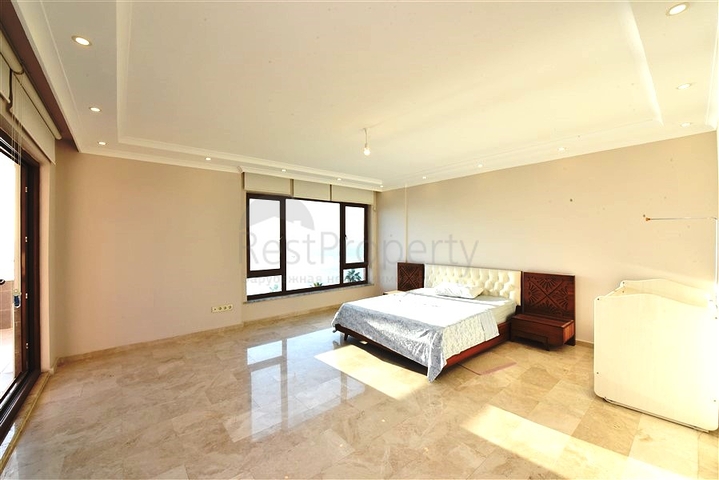 Spacious two-bedroom apartment on the first coastline